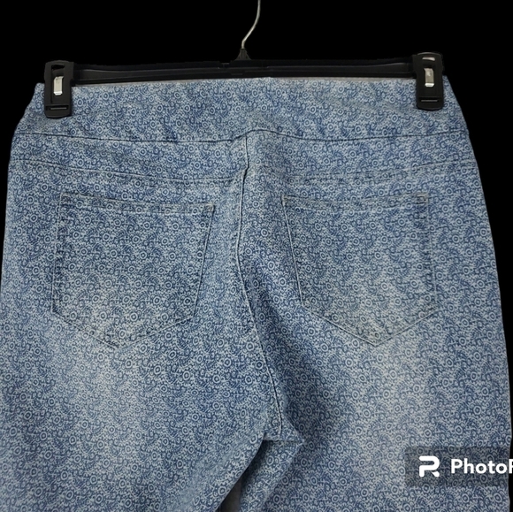 Soft Surroundings~Woman Size M~Blue Print Pull-On Cropped Pants Stretch. - Picture 9 of 12